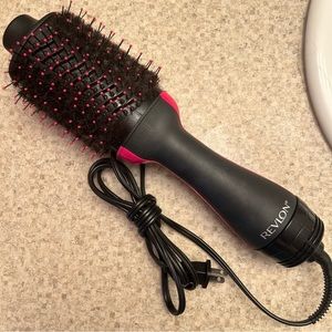 Revlon Pro-Collection Ionic Hair Dryer - 1100 Watt, 3 Heat 2 Speed - Brush Dryer